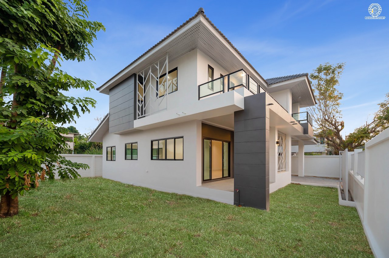 บ้านมือสองตกแต่งใหม่ โครงการ กฤษดานคร20 ปิ่นเกล้า-ติดถนนบรมราชชนนี เนื้อที่ 86 ตร.ว. บ้านเดี่ยวหลังใหญ่ พร้อมฟังก์ชัน 3 ห้องนอน 3 ห้องน้ำ 1 ห้องห้องอเนกประสงค์ จอดรถได้ 2 คัน บนทำเลเชื่อมต่อเมืองอย่างรวดเร็ว ใกล้ทางคู่ขนานลอยฟ้าบรมราชชนนี ทางด่วน "กาญจนาภิเษก" ม.มหิดล และเซ็นทรัลปิ่นเกล้า